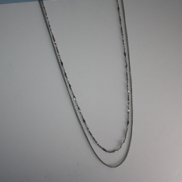 Jewelry - LONG vintage silvertone necklace